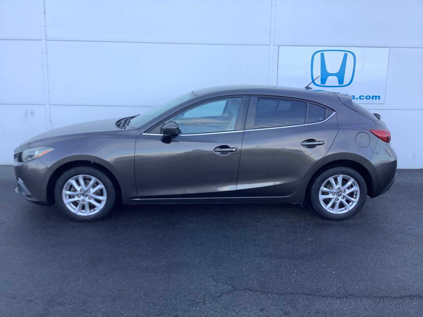 Used 2014 MAZDA MAZDA3 i Touring FWD image 3