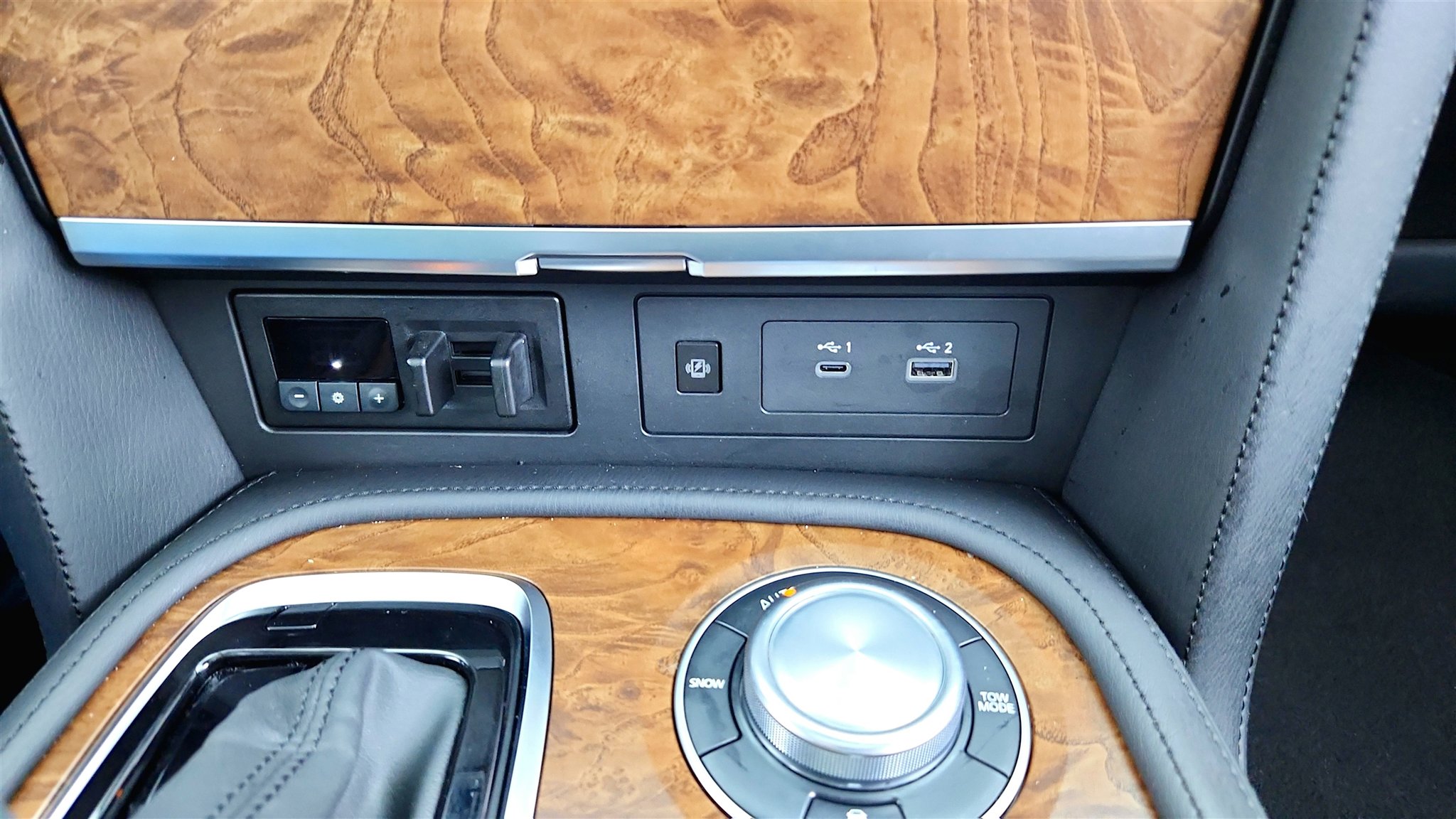 Used 2024 Nissan Armada SL w/ Captain's Chairs Package image 29