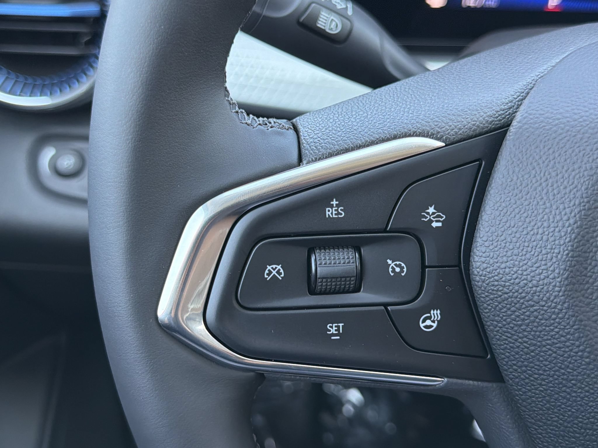 New 2026 Chevrolet Trax LT w/ Sunroof Package FWD image 19