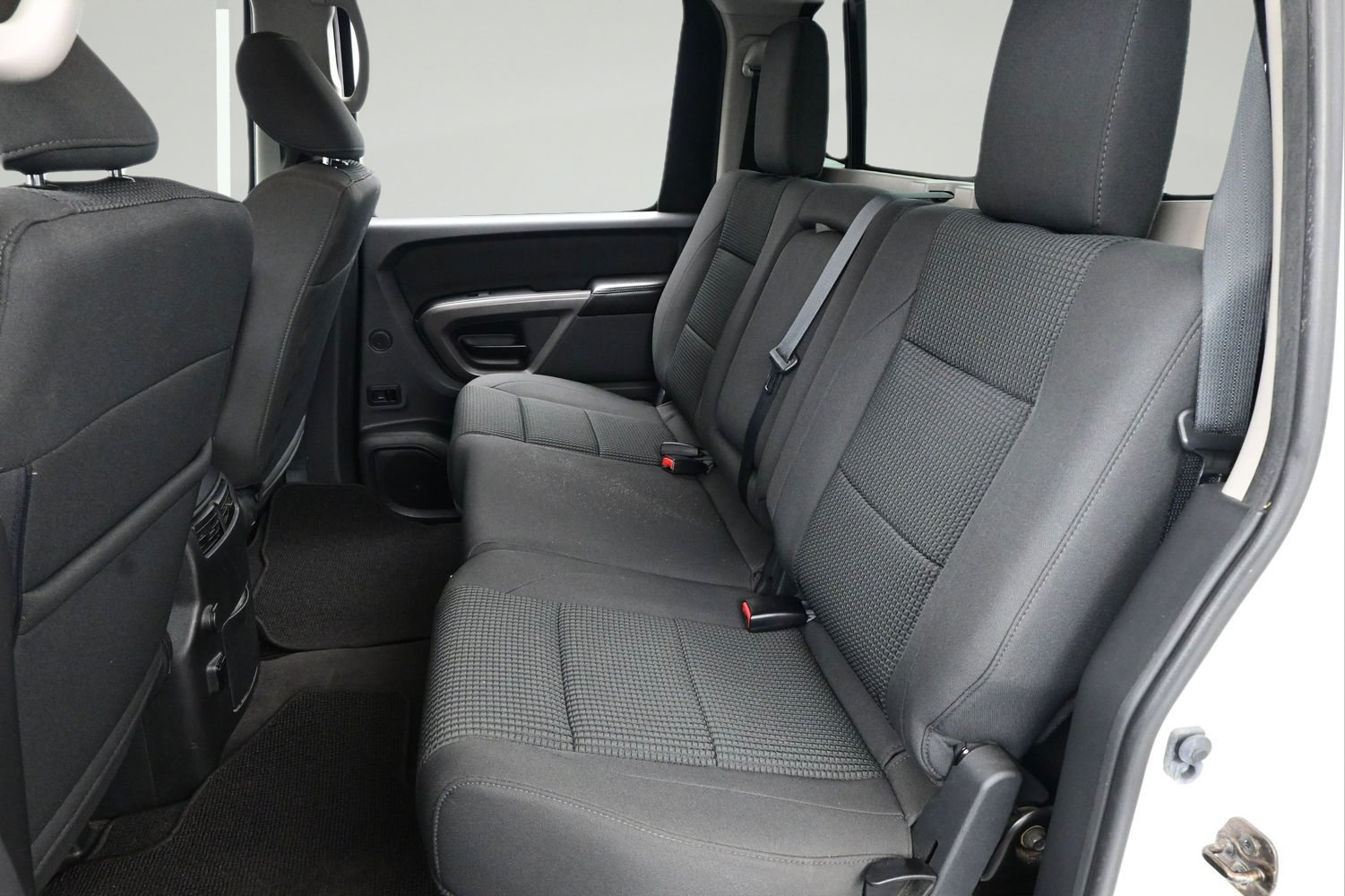 Used 2015 Nissan Titan SV w/ SV Value Truck Package RWD image 11