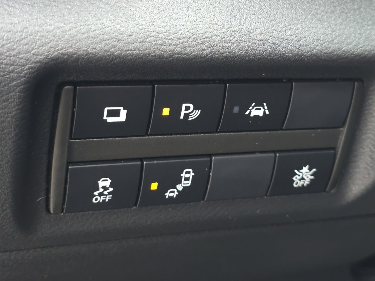 Used 2020 Nissan Kicks S image 8