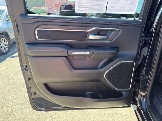 Used 2025 RAM 1500 Laramie AWD/4WD image 18