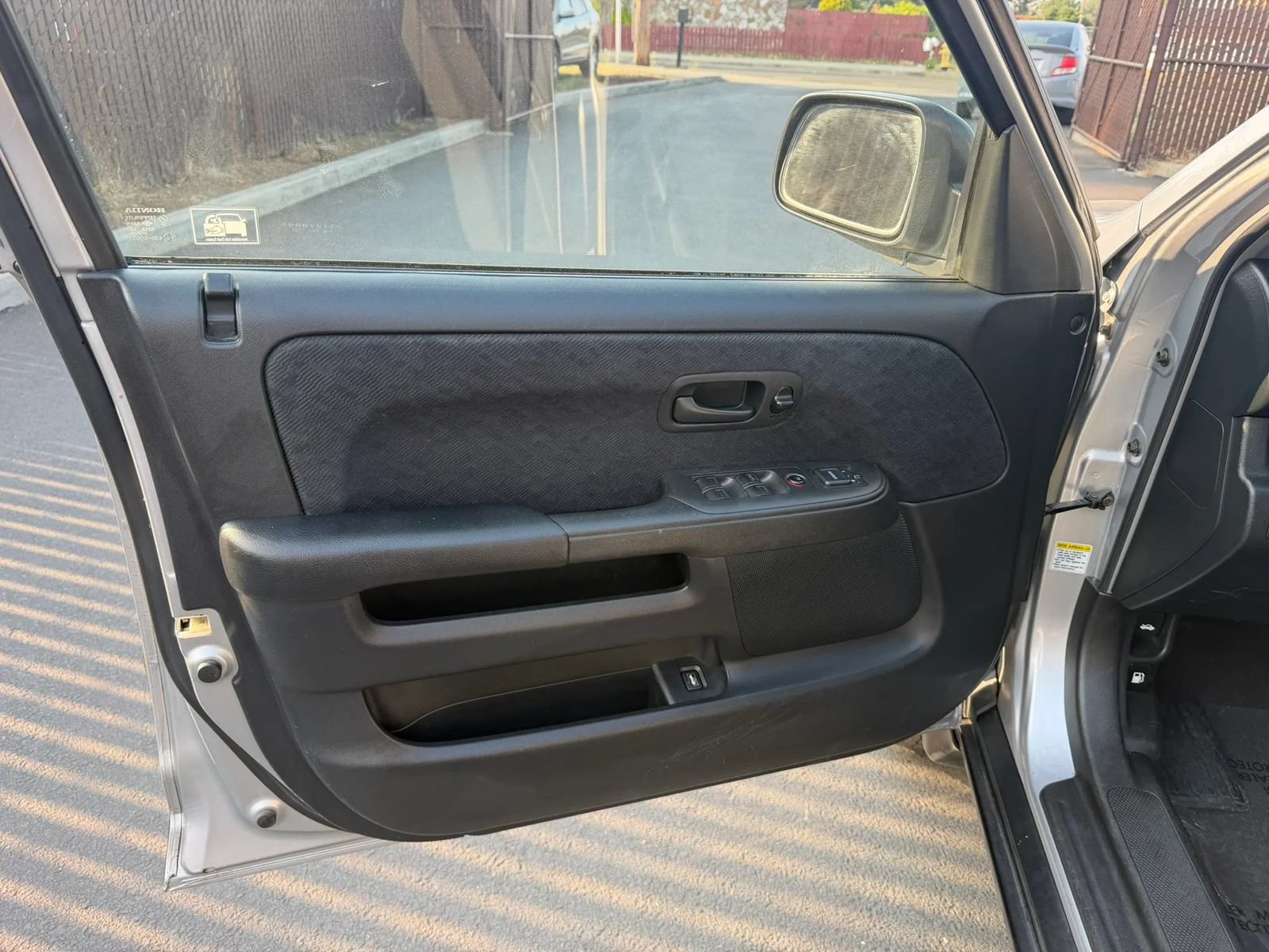Used 2005 Honda CR-V LX image 9