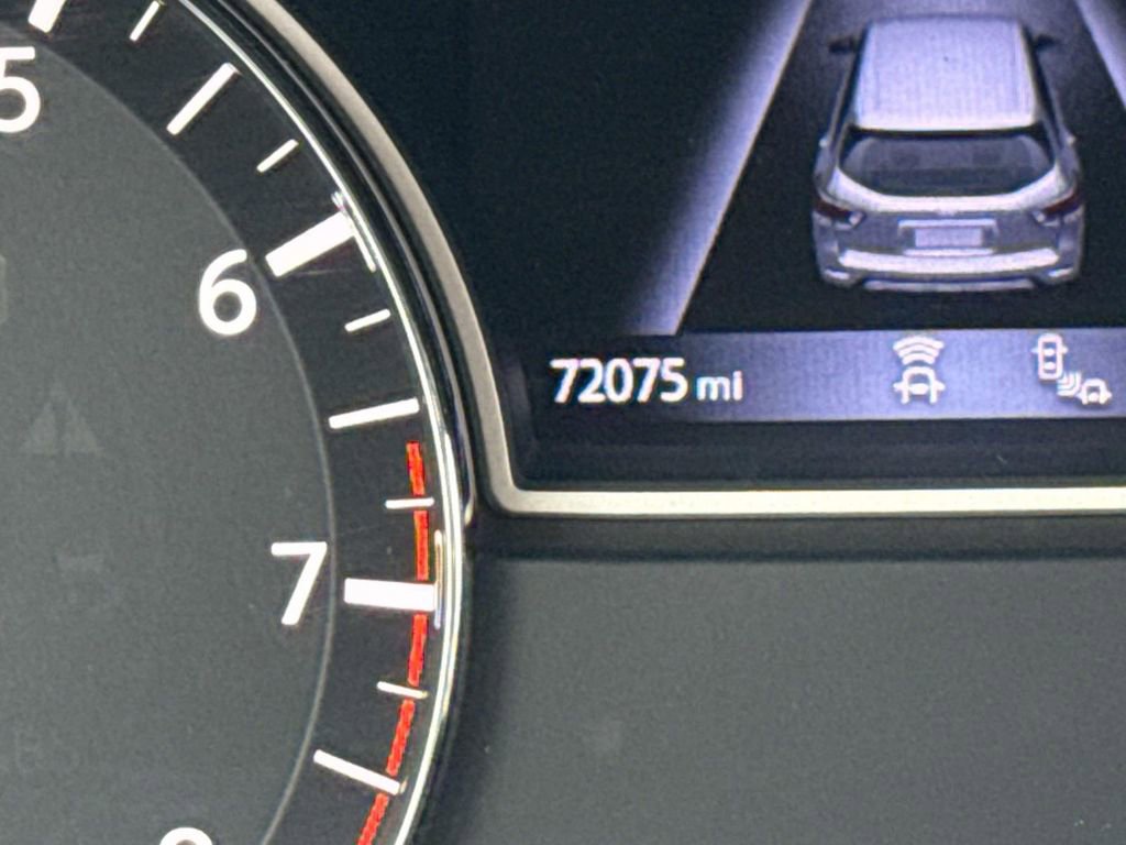 Used 2018 Nissan Pathfinder Platinum image 32