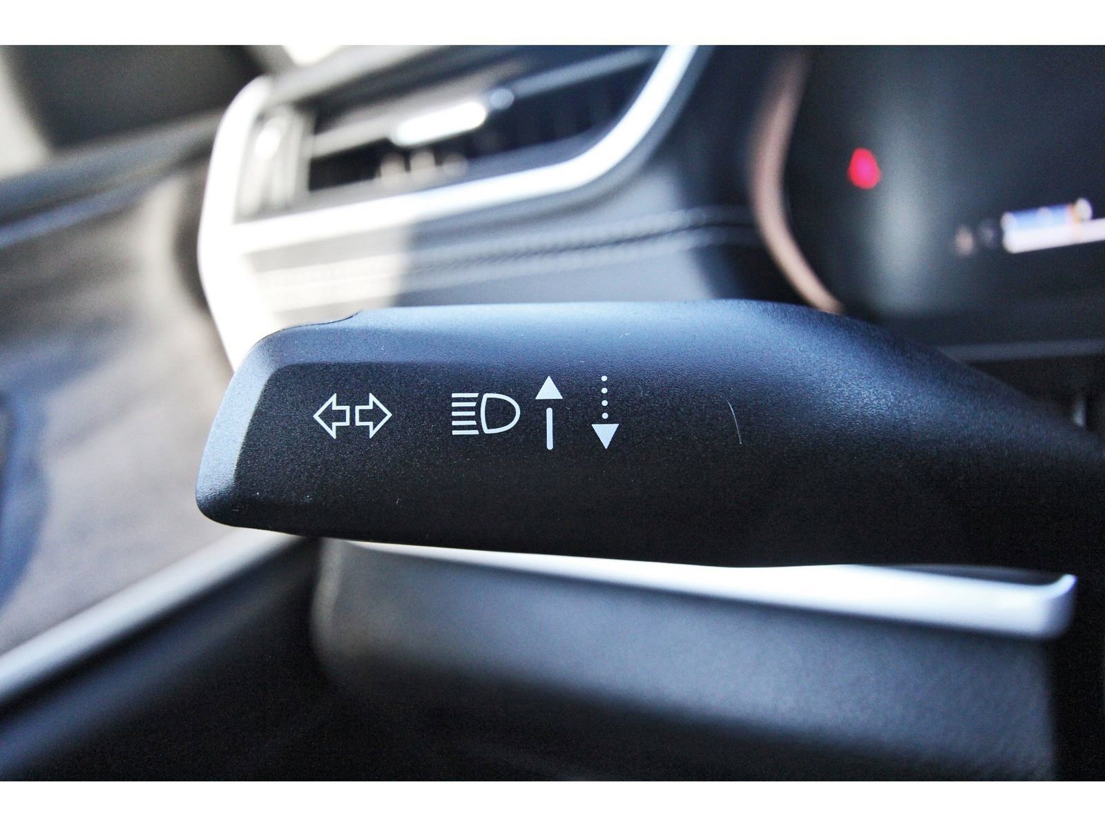 Used 2023 Jeep Grand Cherokee Limited w/ Black Appearance Package image 21