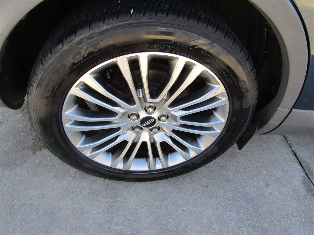 Used 2017 Lincoln MKX Reserve w/ Lincoln MKX Climate Package image 13