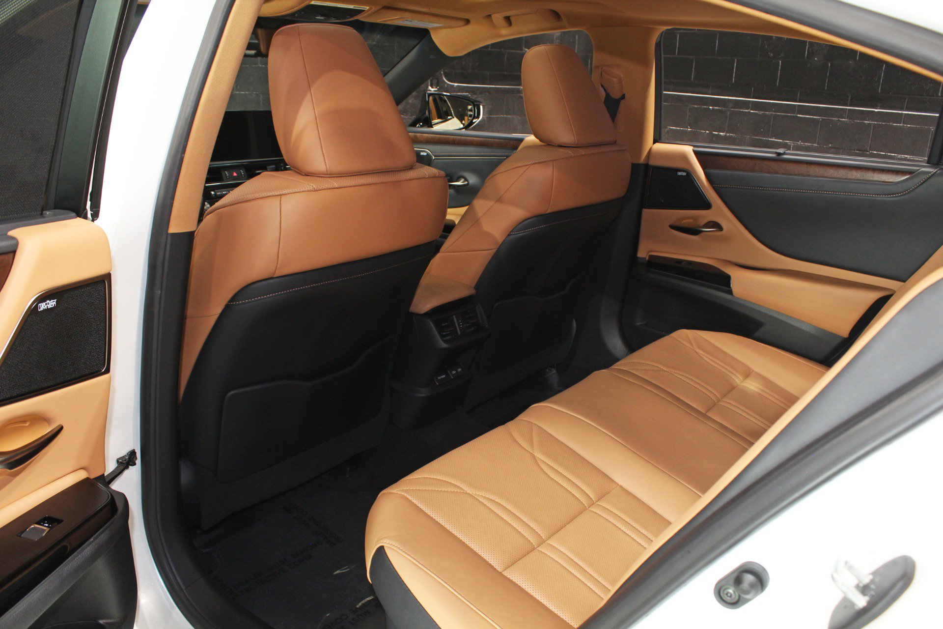 Used 2022 Lexus ES 300h Ultra Luxury w/ Accessory Package 2 FWD image 29