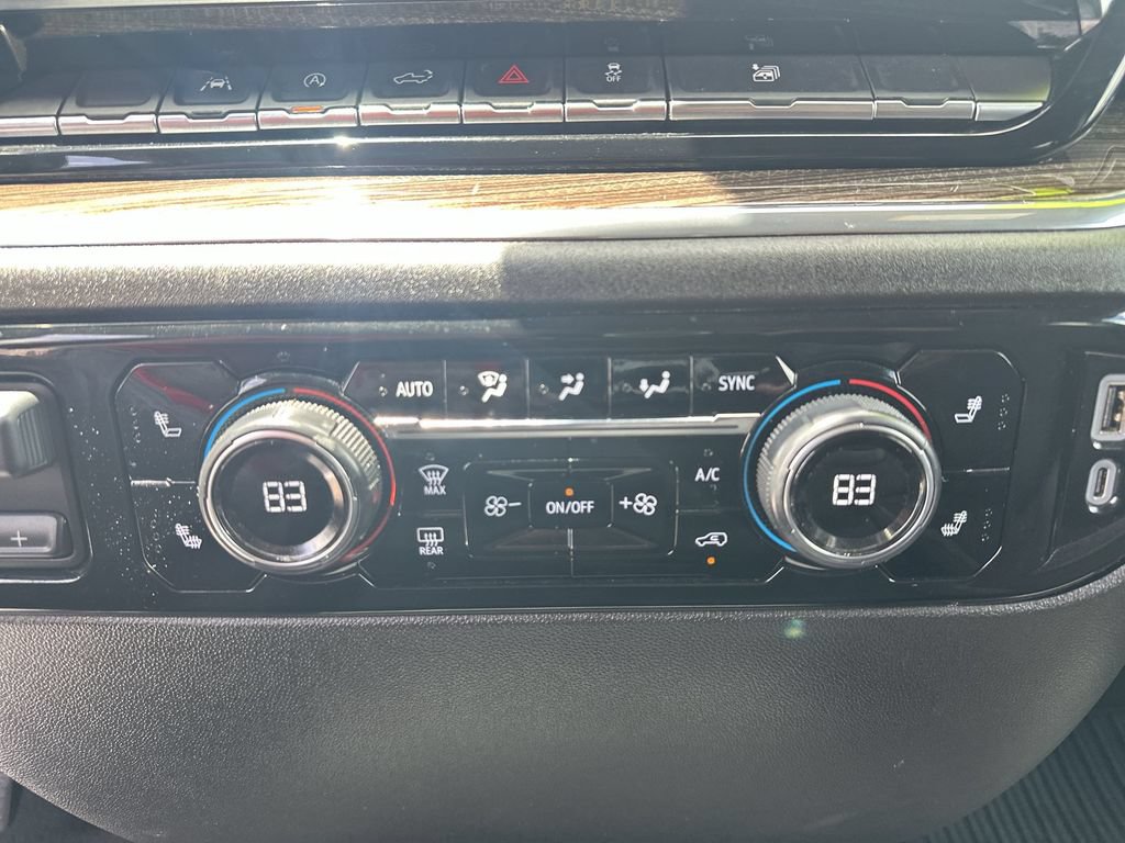 Used 2025 Chevrolet Silverado 1500 LT RWD image 28