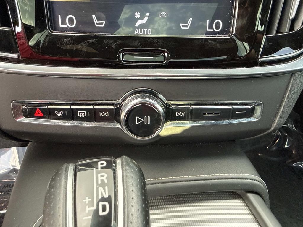 Used 2018 Volvo V90 T5 R-Design image 34