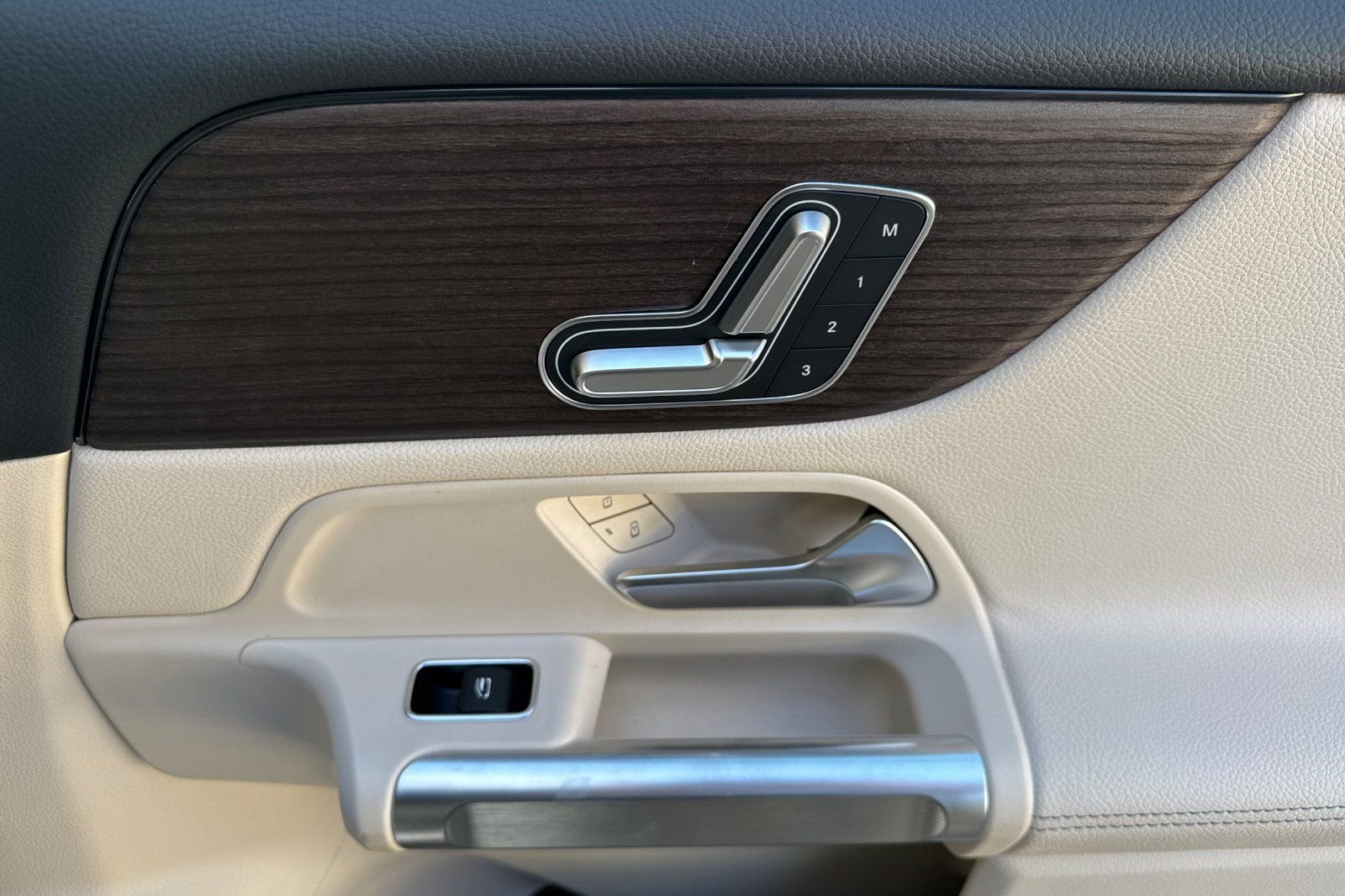 New 2026 Mercedes-Benz GLB 250 image 34