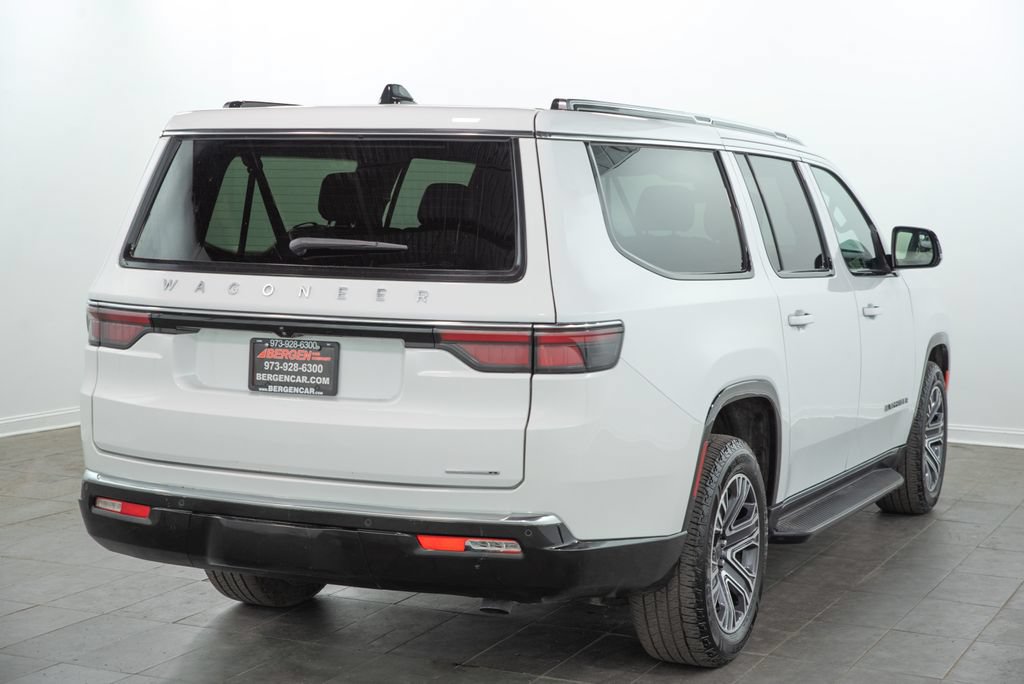 Used 2024 Jeep Wagoneer L Series II w/ Flexible Seating Group RWD image 18