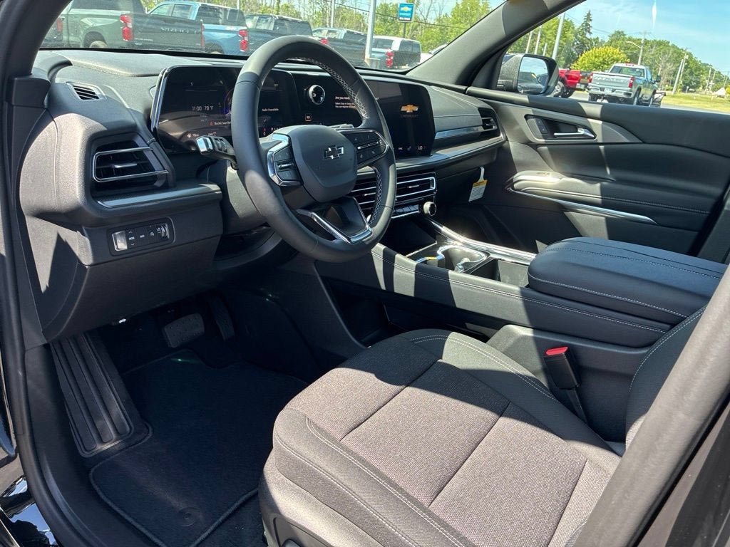 New 2026 Chevrolet Traverse LT w/ Midnight/Sport Edition AWD/4WD image 2