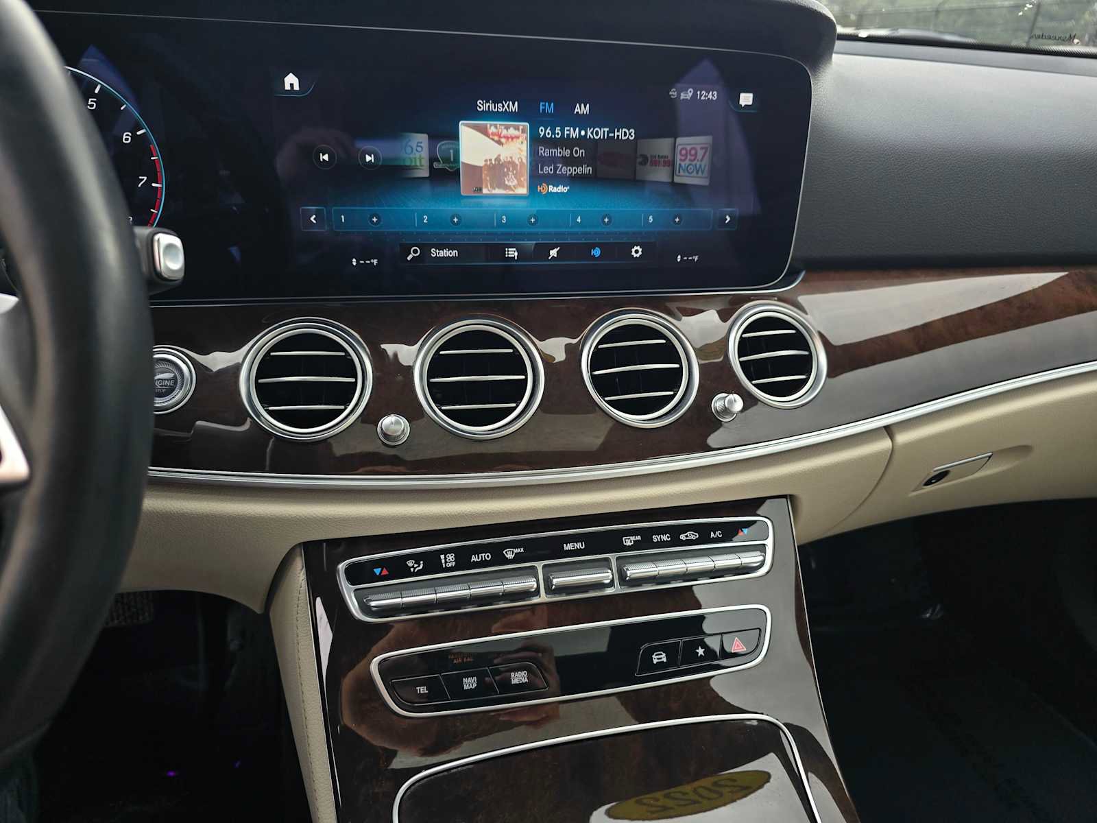 Used 2022 Mercedes-Benz E 350 Sedan image 28