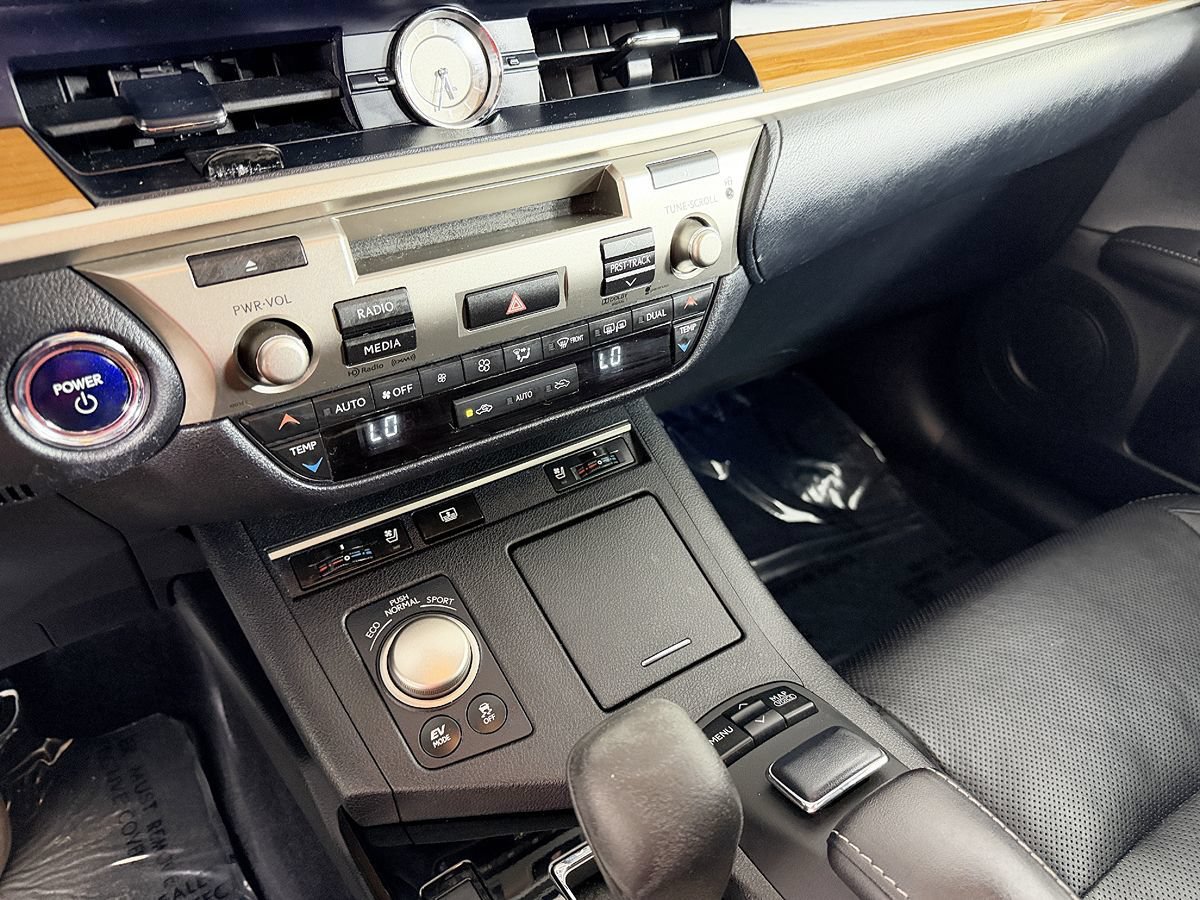 Used 2014 Lexus ES 300h w/ Luxury Package w/Bamboo Trim FWD image 58