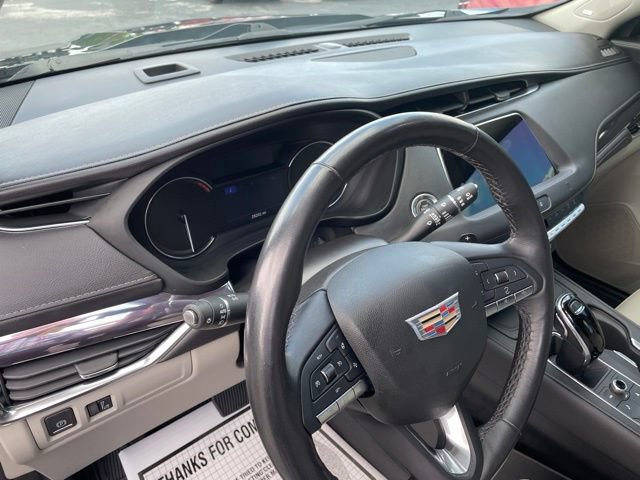 Used 2020 Cadillac XT4 Luxury w/ Cold Weather Package AWD/4WD image 9
