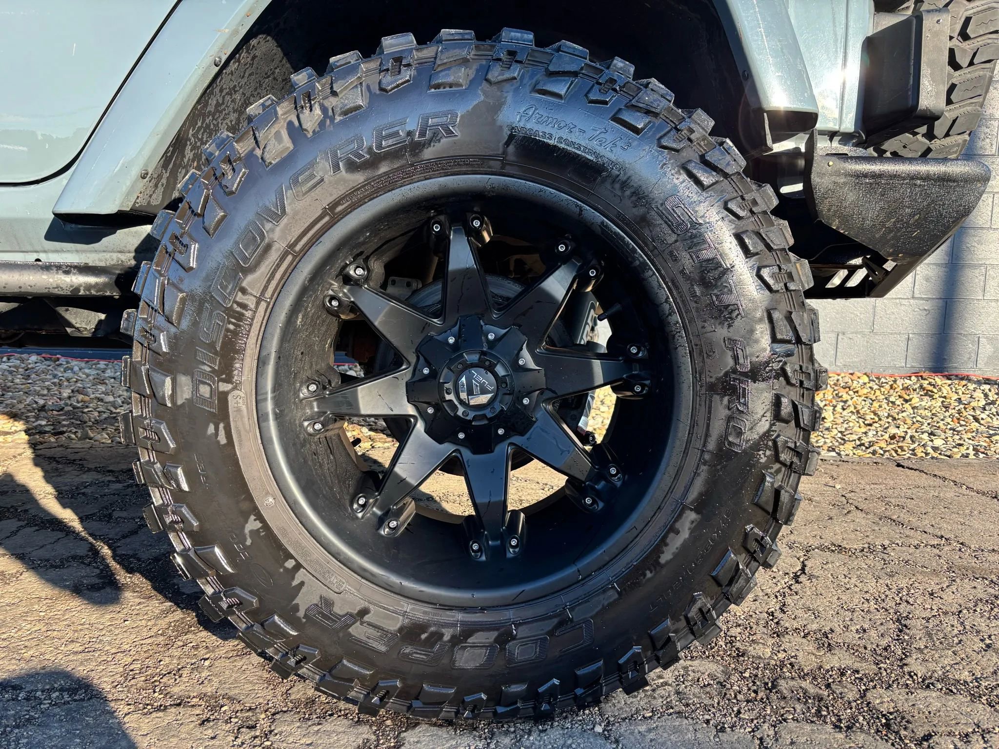 Used 2015 Jeep Wrangler Unlimited Rubicon w/ Connectivity Group image 2