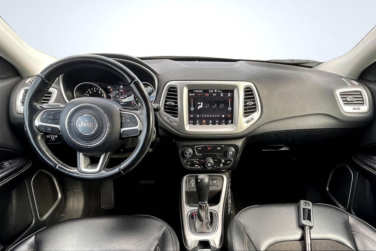 Used 2019 Jeep Compass Latitude w/ Popular Equipment Group FWD image 16