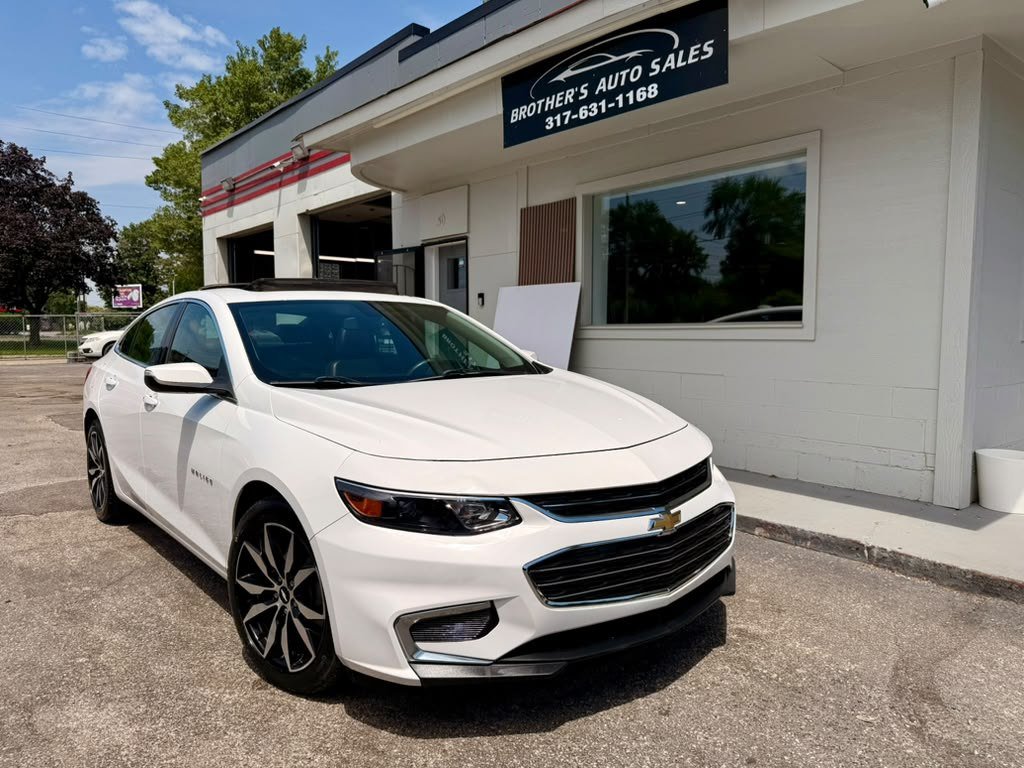 Used 2018 Chevrolet Malibu LT w/ Leather Package FWD image 6