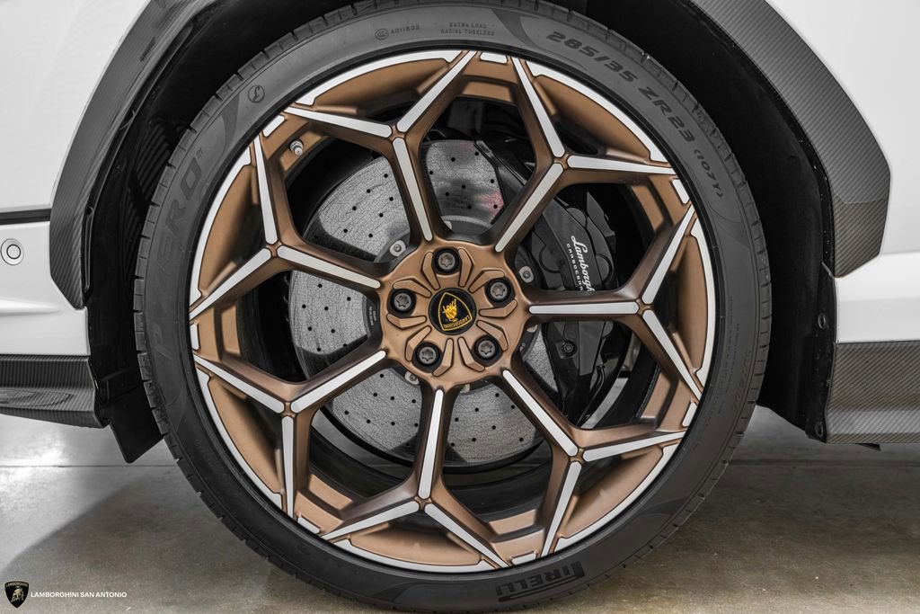 Used 2023 Lamborghini Urus Performante AWD/4WD image 6