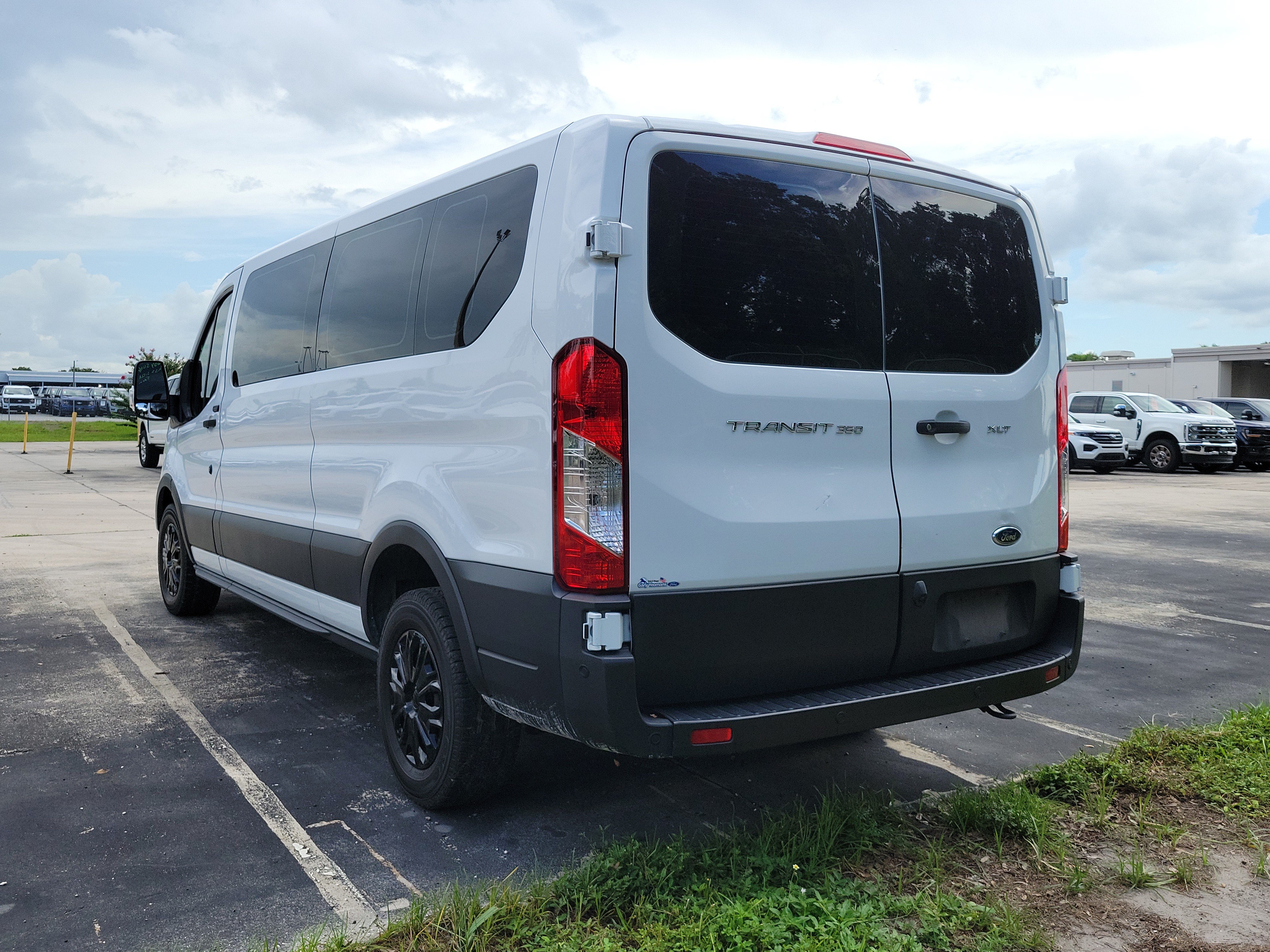 Certified 2023 Ford Transit 350 XLT RWD image 4
