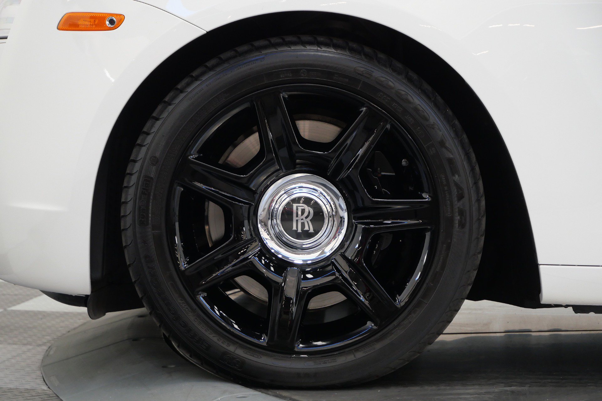 Used 2013 Rolls-Royce Ghost RWD image 10