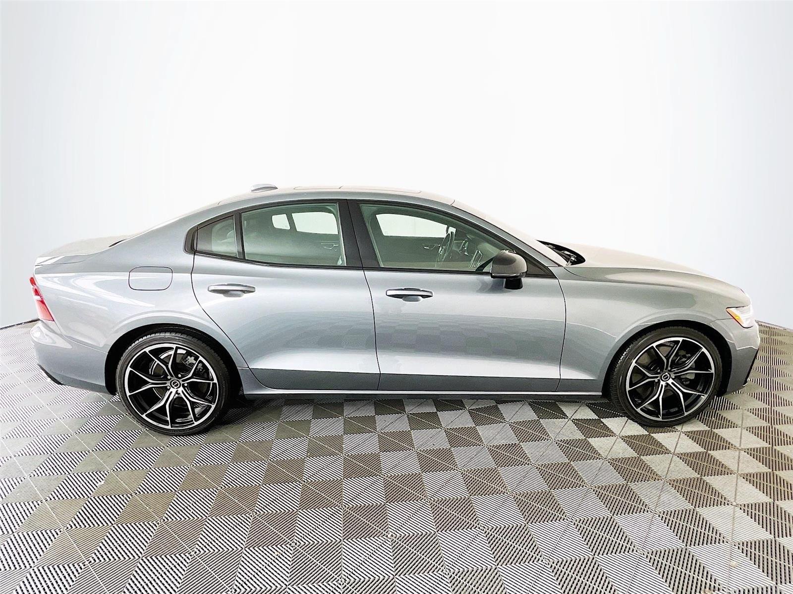 Used 2019 Volvo S60 T6 R-Design AWD/4WD image 10