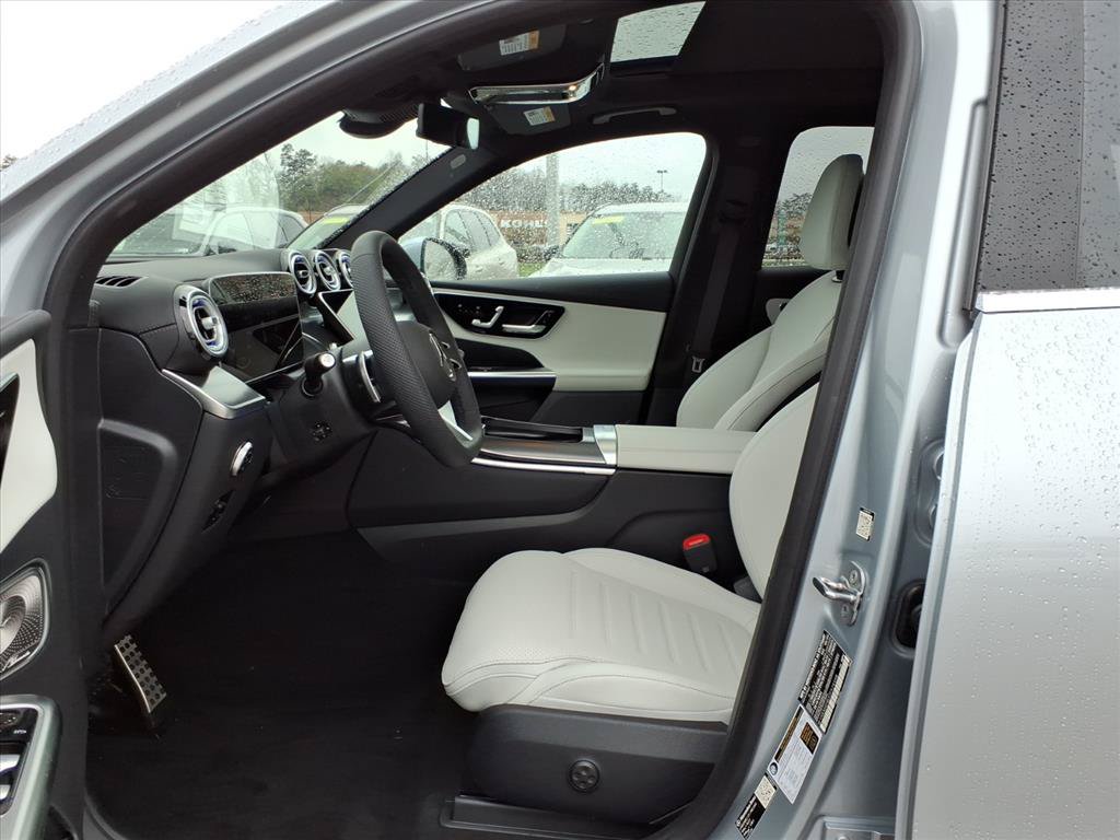 Used 2026 Mercedes-Benz GLC 300 4MATIC image 11
