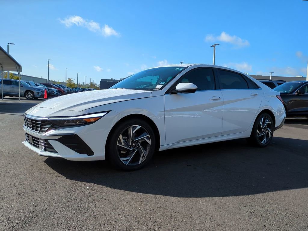 Certified 2025 Hyundai Elantra SEL image 1