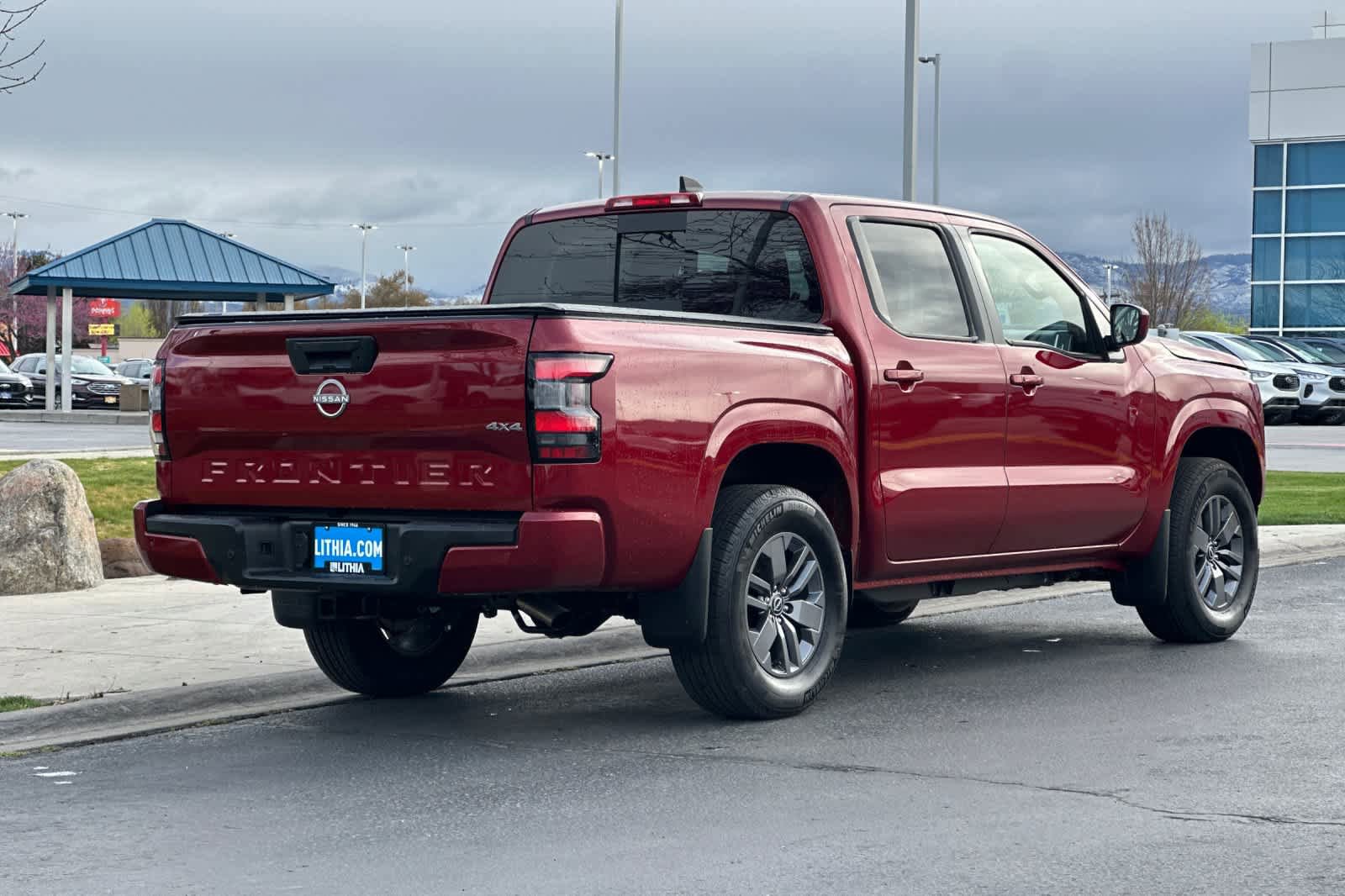 Used 2025 Nissan Frontier SV w/ SV Convenience Package image 2