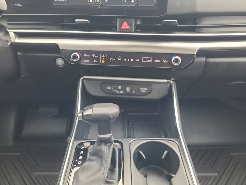 Used 2025 Kia Carnival SX Prestige FWD image 11