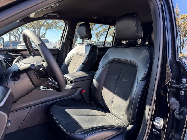 Used 2025 Jeep Grand Cherokee L Laredo image 7