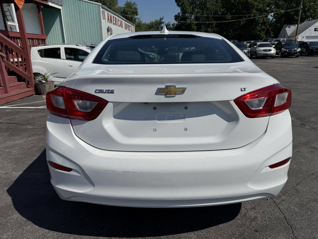 Used 2017 Chevrolet Cruze LT w/ Convenience Package image 4