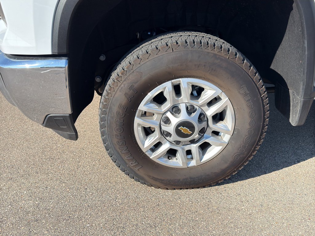 Used 2025 Chevrolet Silverado 2500 W/T w/ WT/CX Safety Package AWD/4WD image 9