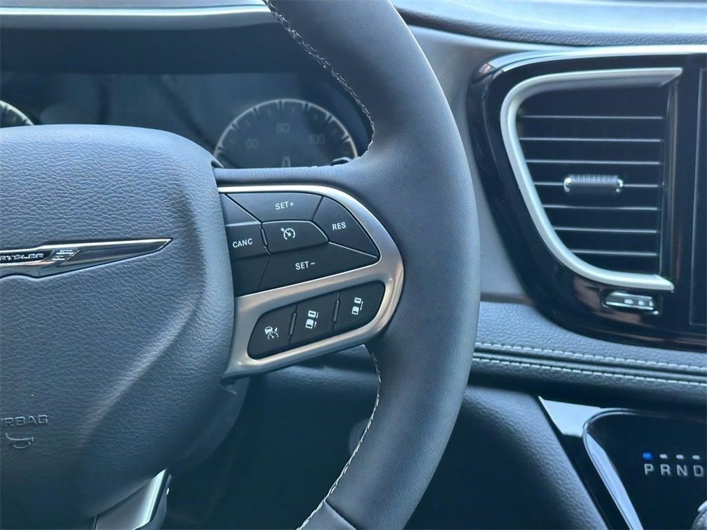 New 2026 Chrysler Pacifica Select image 10