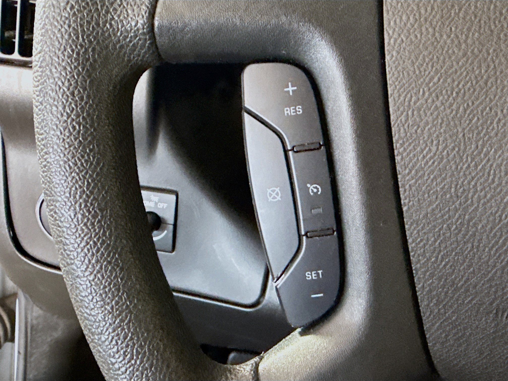 Used 2023 Chevrolet Express 2500 w/ Driver Convenience Package image 14