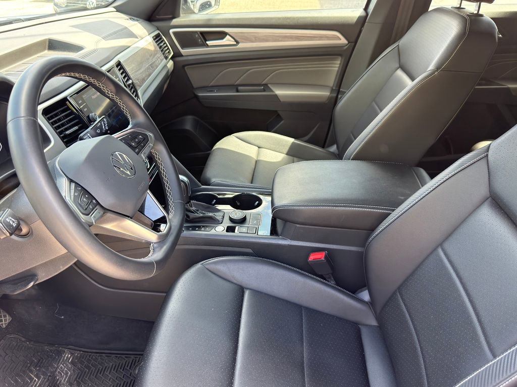 Used 2023 Volkswagen Atlas Cross Sport SE w/ Black Wheel Package image 11