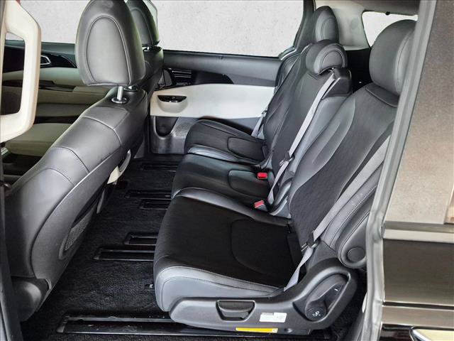 Used 2022 Kia Carnival EX FWD image 19