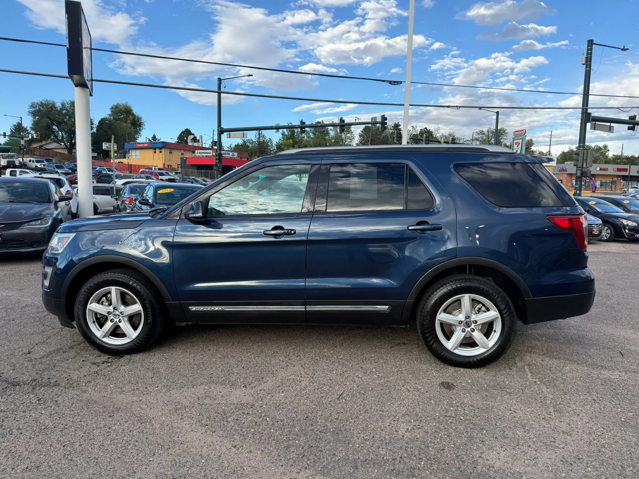 Used 2016 Ford Explorer XLT w/ Equipment Group 201A AWD/4WD image 8