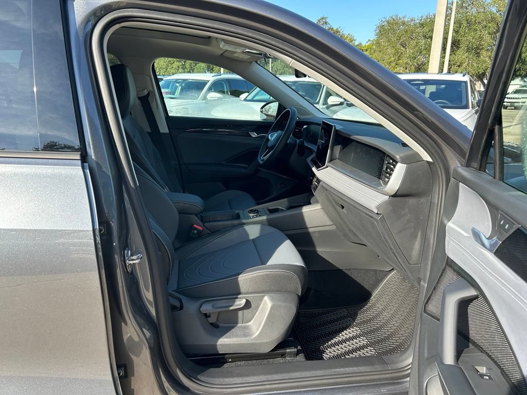 New 2026 Volkswagen Tiguan SE FWD image 34