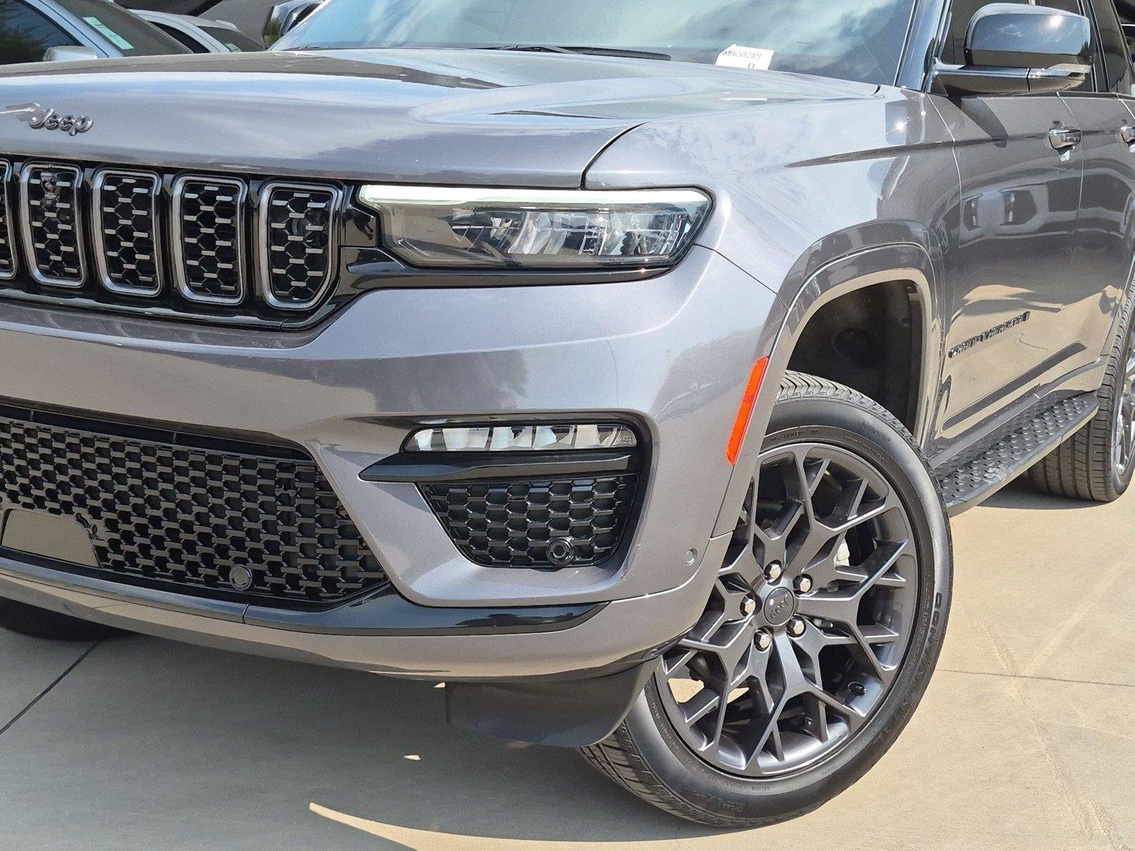 Used 2025 Jeep Grand Cherokee Summit w/ Adv Protech Group IV AWD/4WD image 7