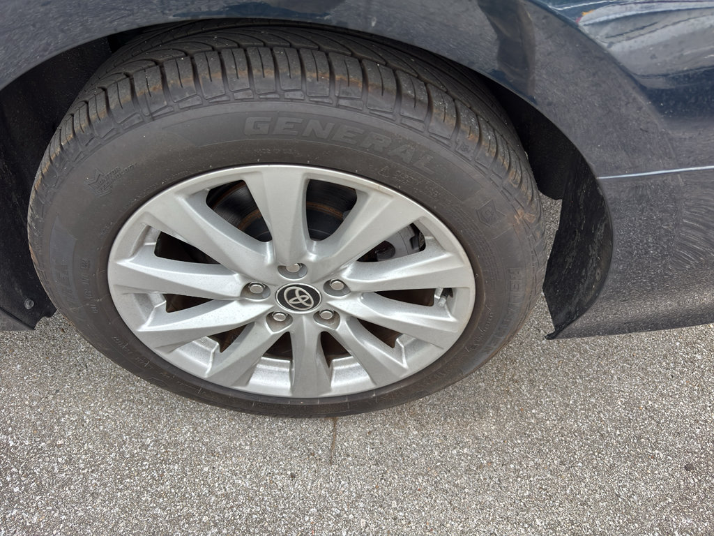 Used 2020 Toyota Camry LE FWD image 5