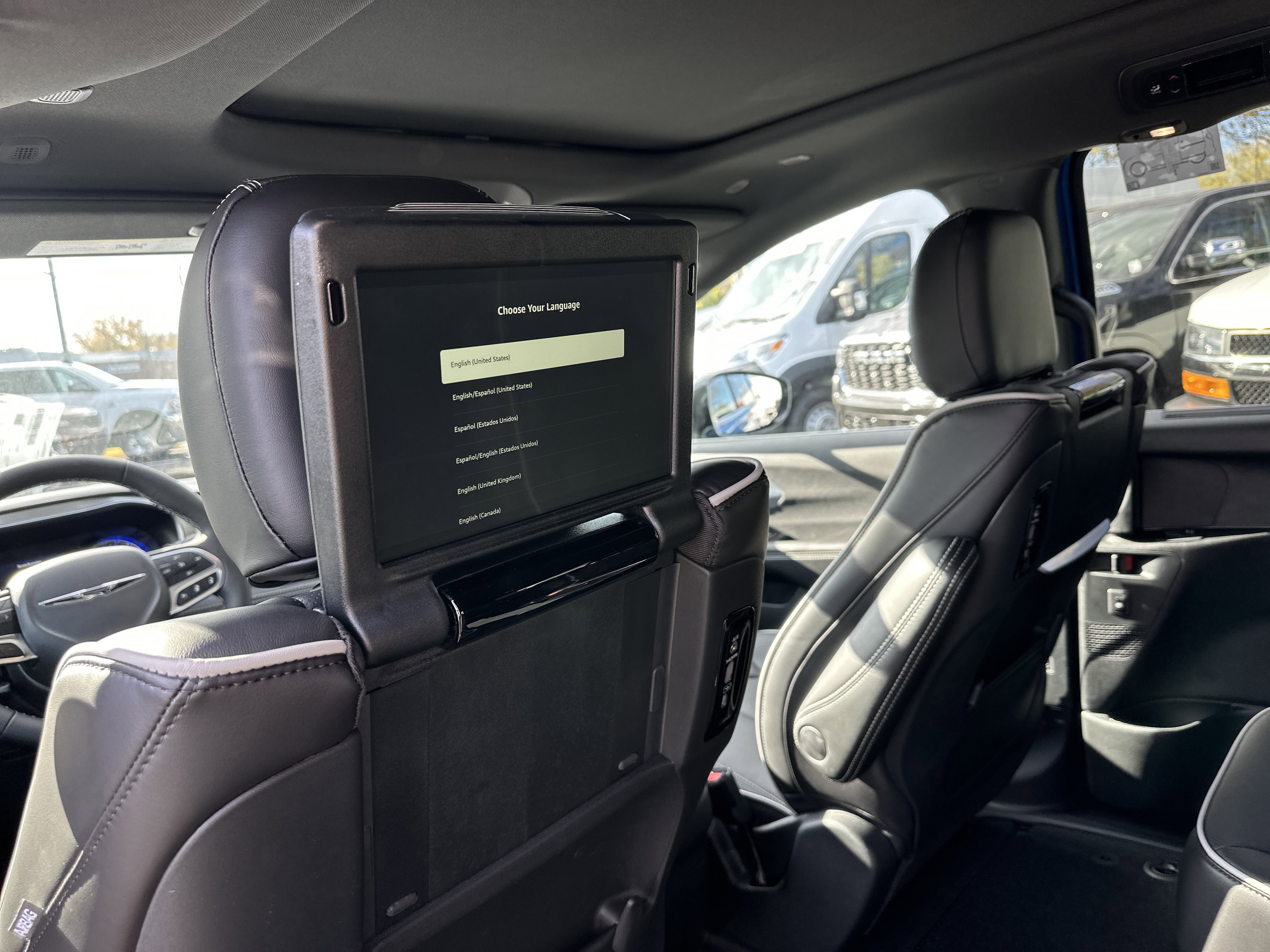 New 2026 Chrysler Pacifica Limited w/ Uconnect Theater Family Group image 32