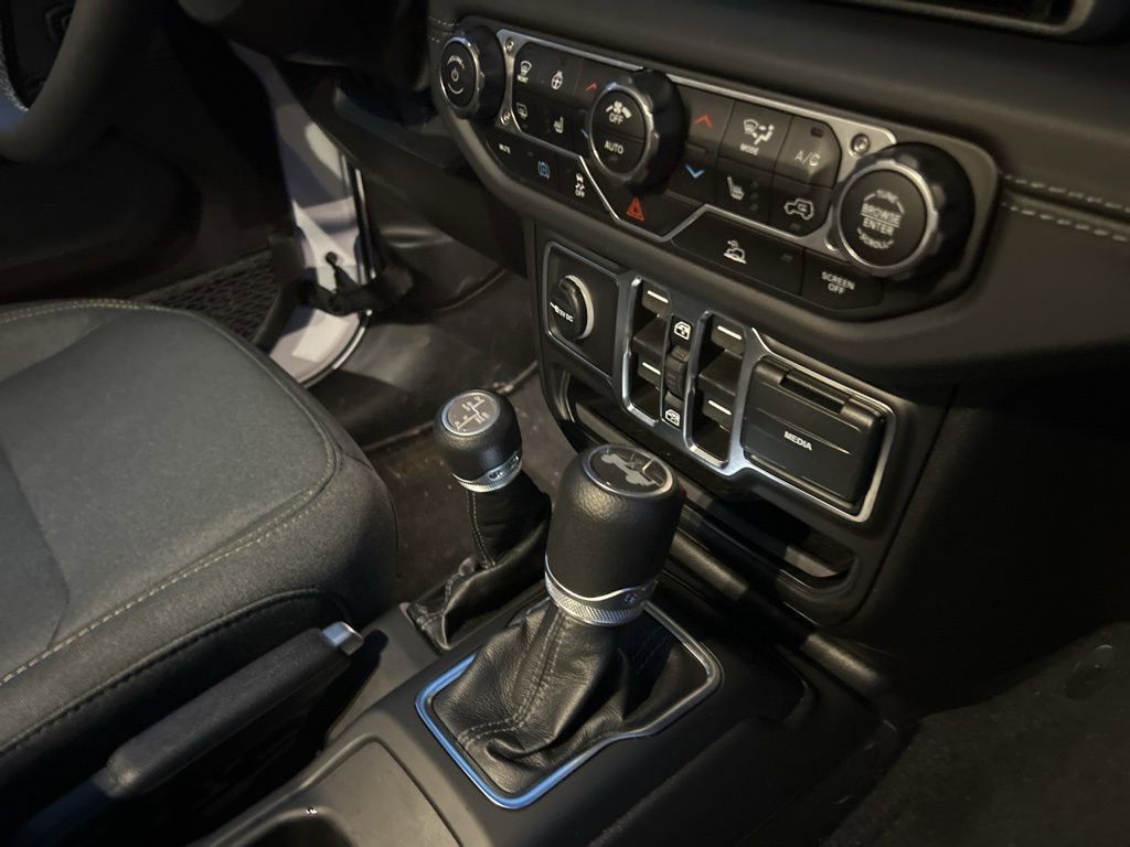 Used 2025 Jeep Wrangler Unlimited Sahara image 10