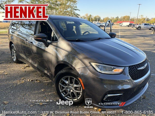 Used 2021 Chrysler Pacifica Touring