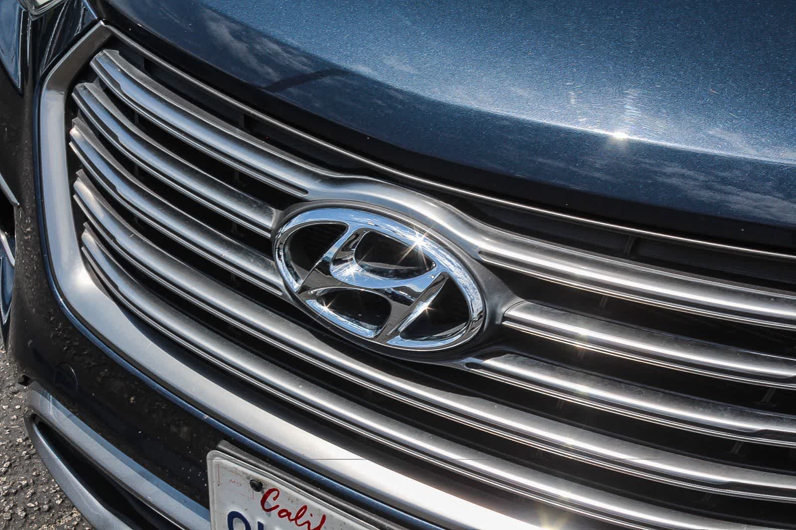 Used 2019 Hyundai Santa Fe XL SE FWD image 14