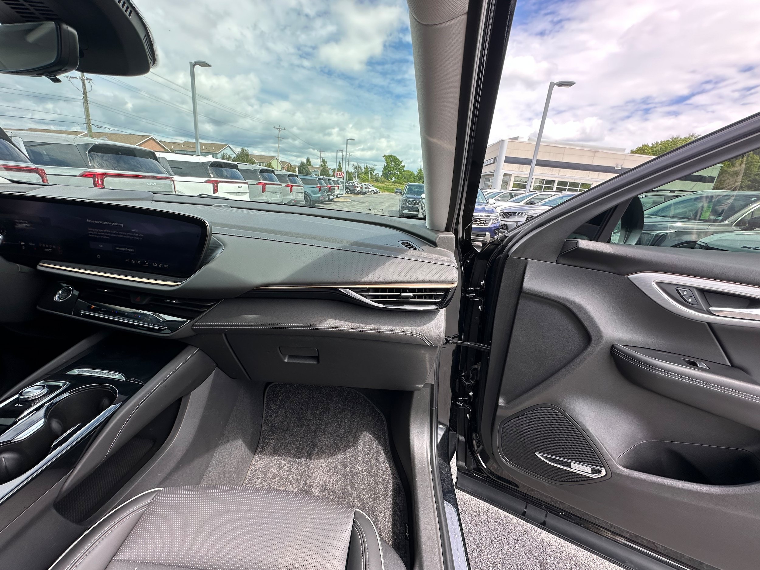Used 2024 Buick Envision Avenir AWD/4WD image 20