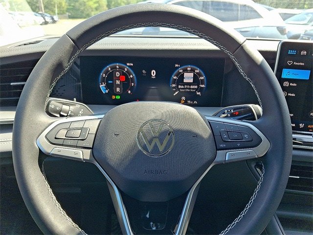 New 2025 Volkswagen Tiguan SE w/ Panoramic Sunroof Package AWD/4WD image 14