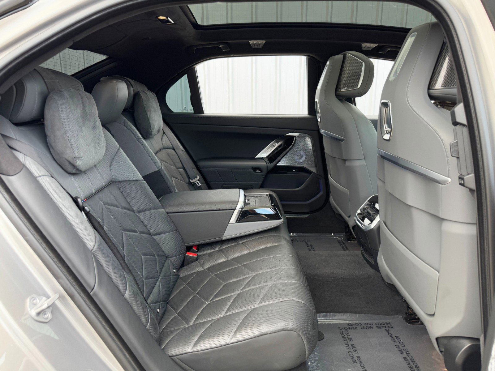 Used 2023 BMW i7 xDrive60 image 52