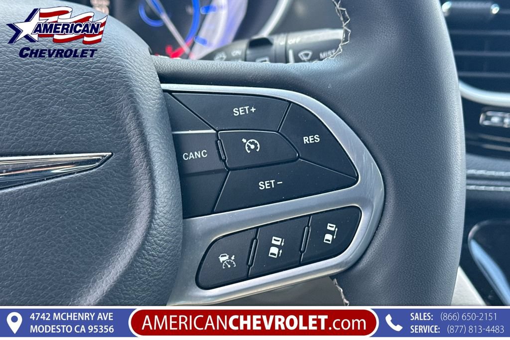 Used 2023 Chrysler Pacifica Touring-L FWD image 33