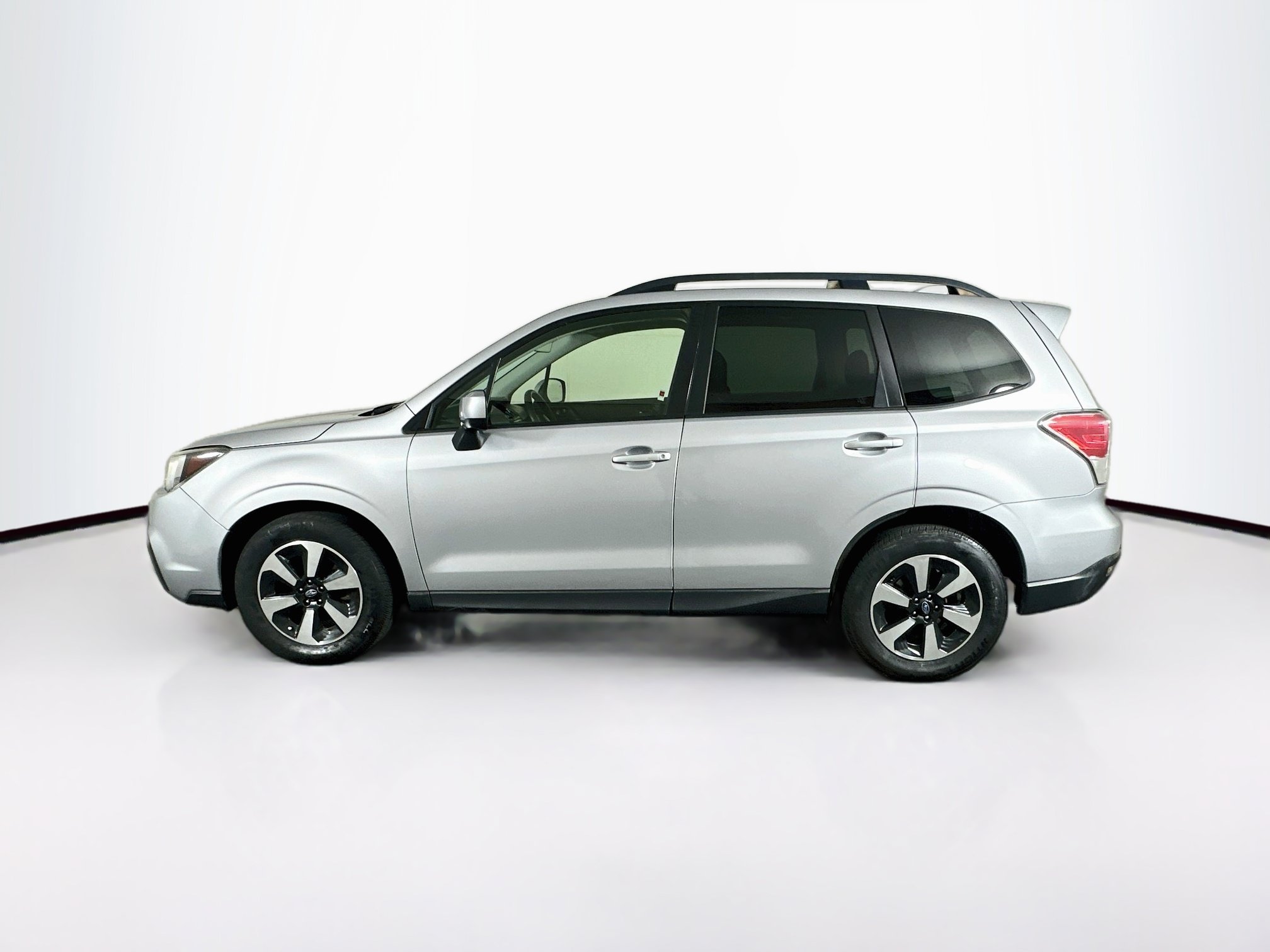 Used 2017 Subaru Forester 2.5i Premium AWD/4WD image 4